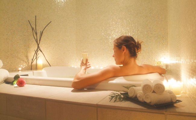 A wellness egyik alapvető szolgáltatása a fürdőzés.