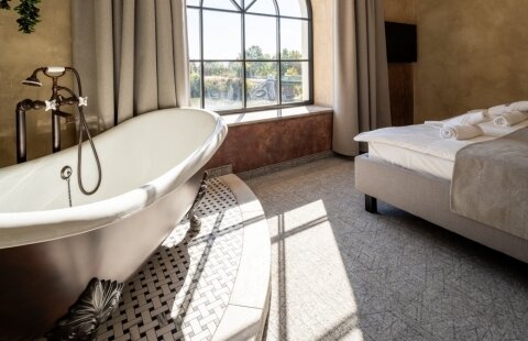 Bordűr lakosztály Devon fürdőkáddal a szobában